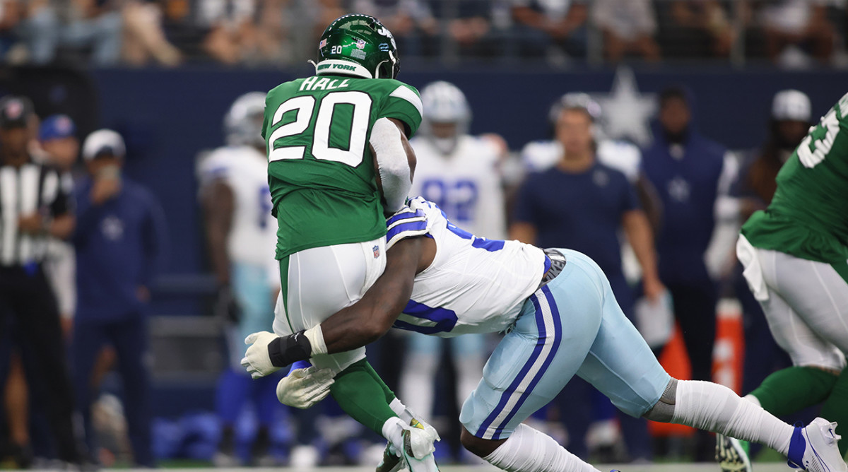 Jets running back Breece Hall carries the ball during Week 2 vs. the Cowboys